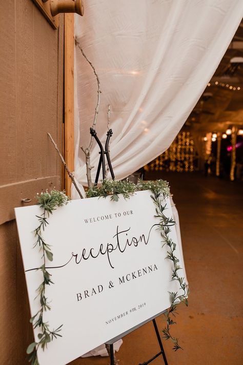 Small Wedding Reception Decorations, Small Wedding Reception Decor, Small Indoor Wedding Reception, Elopement Reception Ideas Decor, Wedding Reception Ideas Indoor Simple, Indoor Rustic Wedding Reception, Intimate Wedding Reception Indoor, Small Wedding Reception Ideas Indoor, Small Wedding Ideas Indoor