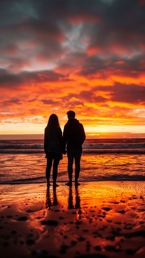 Shadow Engagement Photos, Couples Sunrise Photoshoot, Couple Ombre, Couple In Sunset, Couples Sunset Photoshoot, Sunset Engagement Pictures, Engagement Photo Shoot Beach, Couple Sunset, Beach Silhouette