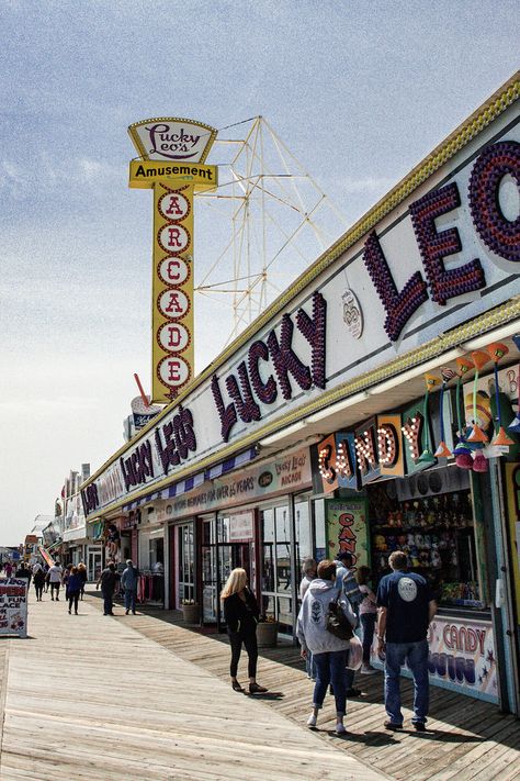 lucky leo’s (jersey shore) New Jersey Seaside Heights, New Jersey Boardwalk Aesthetic, Wildwood New Jersey Beach, Seaside New Jersey, New Jersey Shore Aesthetic, Jenkinsons Boardwalk, 80s Beach Aesthetic, Cousins Beach Aesthetic, Jersey Shore Boardwalk