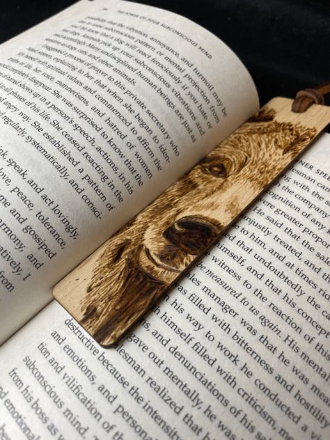 Woodburn Bookmarks, Bear Bookmark, Wood Tattoo, Pyrography Ideas, Pyrography Art, Wood Burning Crafts, Laser Art, Wooden Books, Wood Burning Art