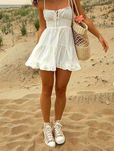 Short Summer Dress Outfits Casual, Simple Mini Dress Casual, Short Summer Dresses Casual, Beach Holiday Outfit Ideas, Cute Holiday Outfits Summer, Dainty Summer Outfits, Spanish Holiday Outfits, Summer Beach Outfits 2024, White Skirt Outfit Casual