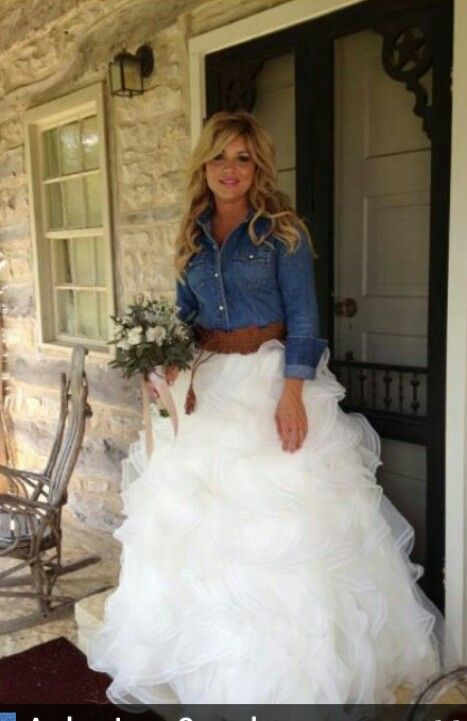 Casual Vow Renewal, Cowgirl Wedding Dress, Country Wedding Dresses Bridesmaid, Casual Country Wedding, November Wedding Dresses, Denim Wedding Dresses, Country Wedding Bridesmaids, Disney Wedding Dress, Wedding Ranch