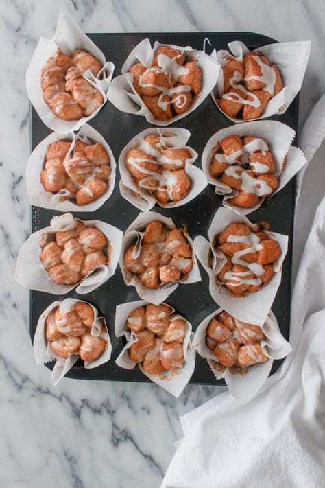 Cinnamon Pull-Apart Buns - Mandy Jackson Cinnamon Monkey Bread, Cinnamon Pull Apart, Cinnamon Pull Apart Bread, I Want Food, Cinnamon Muffins, Pull Apart Bread, Bread Appetizers, Cinnamon Bread, Baked Donuts