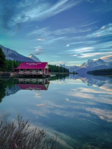 Beautiful Canada-Official | Boat House, Maligne Lake | Facebook Jasper Alberta, Maligne Lake, Garden Paradise, Beautiful Canada, Boat House, Alberta Canada, House Boat, Paradise, Lake