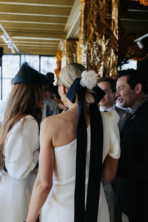 The best street style from Derby Day 2022 - Vogue Australia Ladies Day At The Races Outfit, Race Day Hair, Horse Race Outfit, Horse Racing Fashion, Derby Day Fashion, Spring Racing Fashion, Melbourne Cup Fashion, Ascot Outfits, Kentucky Derby Outfit