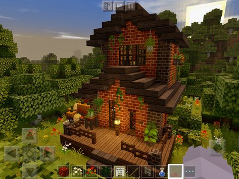 Aesthetic Minecraft Village Houses, Minecraft House Brick, Brick Cottage Minecraft, Oak Minecraft House Aesthetic, Old House Minecraft, Minecraft Brick House Ideas, Brick Minecraft Houses, Aesthetic Fall Minecraft Builds, Spooky Minecraft House