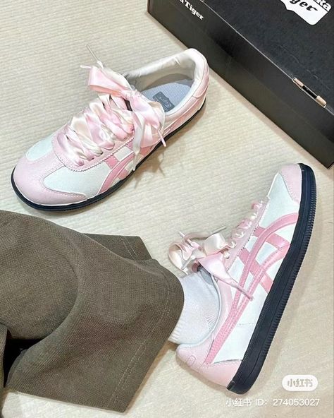 Pink Sneakers Outfit, Tiger Shoes, Pink Inspiration, Pretty Shoes Sneakers, Inspiration Aesthetic, Cute Sneakers, Girly Shoes, Onitsuka Tiger, Aesthetic Shoes