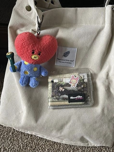 Tata Keychain, Tote Bag Keychain, Bt21 Keychain, Tote Bag Bts, School Tote Bags, Tote Bag Kpop, Tata Bt21, Kpop Core, Clip Keychain