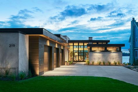 An irresistible Minnesota lake house that encourages indoor/outdoor living Modern Lake House Exterior, Contemporary Lake House, Lake Houses Exterior, Minnesota Lake, Flat Roof House, House Design Trends, Modern Lake House, Contemporary House Exterior, Modern Contemporary Homes