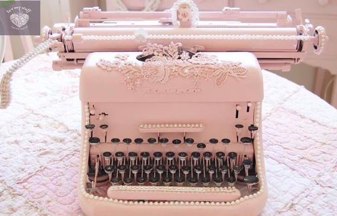 Awesome Vintage Pink Typewriter pink vintage retro typewriter antique Wallpaper Laptop Aesthetic Vintage, Pink Typewriter, Reused Furniture, Laptop Aesthetic, Retro Typewriter, Shabby Chic Home Decor, Antique Typewriter, Shabby Chic Home, French Style Furniture