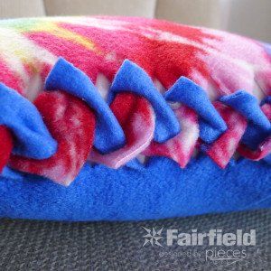 No-Sew Braided-Edge Fleece Pillow - Fairfield World Blog Braided Fleece, Tie Pillows, No Sew Fleece, Fleece Crafts, Fleece Projects, Diy Throw Pillows, No Sew Fleece Blanket, No Sew Blankets, Fleece Pillow