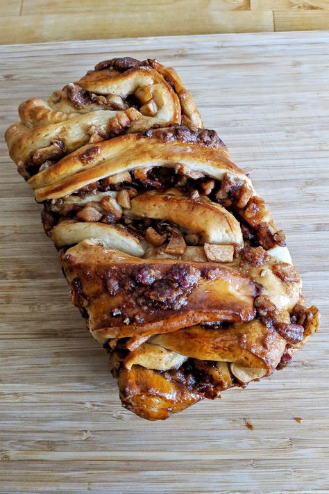 Pecan Babka, Babka Bread, Babka Recipe, Pane Dolce, Chocolate Babka, Toast In The Oven, Sweet Dough, Cinnamon Apple, Jewish Recipes