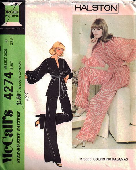 Halston - Patrons - Pyjamas - McCall's - Années 70 Mccalls Patterns Vintage, Vintage Loungewear, Patti Hansen, Folded Envelope, Vintage Pajamas, Pajama Pattern, 60s And 70s Fashion, Lauren Hutton, Lined Pants