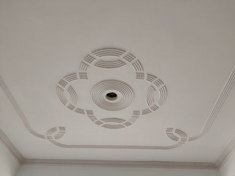 Cornish and Molding designs made of Plaster of Paris. It's not final finish. Plaster Of Paris Design, Pop Design Photo, Pop Design For Roof, Roof Decoration, Simple Ceiling, Fall Ceiling, Simple Ceiling Design, Down Ceiling Design, Interior Ceiling