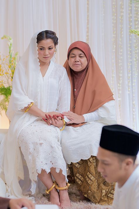 Melayu Wedding, Malay Wedding Dress, Muslim Wedding Gown, Simple Elegant Wedding Dress, Baju Kahwin, Nikah Outfit, Wedding Wishlist, Modern Chic Wedding, Minimal Wedding Dress