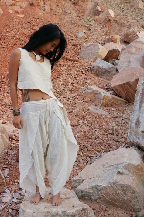 Desert Aesthetic Fashion, Fashion Structure, Look Boho Chic, Organic Lifestyle, Dhoti Pants, Unisex Pants, Hippie Style Clothing, Clothing Pants, Handwoven Fabric