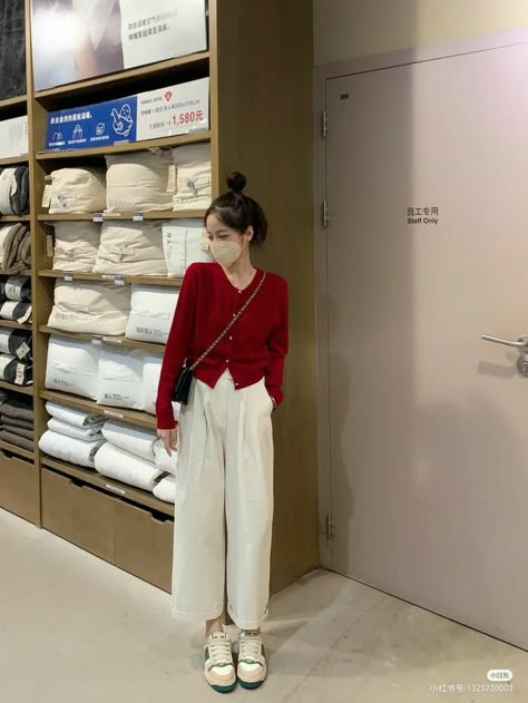 Korean Ootd, Maroon Outfit, Celebrity Style Icons, Korean Outfit Street Styles, Racun Shopee, Korean Casual Outfits, Uni Outfits, Casual Hijab Outfit, Stylish Work Outfits