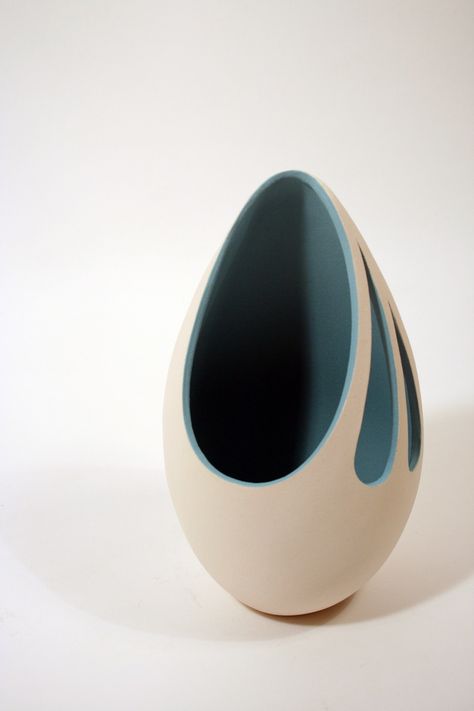 Egg Sculpture, Vase Deco, Sculptures For Sale, Pottery Techniques, Contemporary Sculpture, Ceramics Projects, Keramik Vase, Pottery Designs, Ceramic Vessel