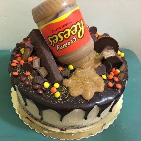 Reeses Cakes, Reeses Cake Decoration, Reese’s Cake Decoration, Reeses Pieces Cupcake, Reeses Peanut Butter Cake Design, Reeses Peanut Butter Cup Birthday Cake, Skittles Cake, Reeses Cake, Chocolate Peanutbutter