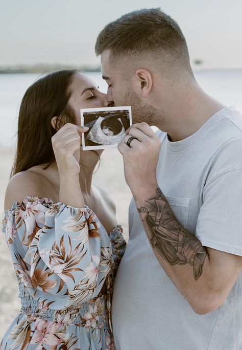 Couple Holding Sonogram, Photos With Ultrasound Picture, Couple Ultrasound Pictures, First Ultrasound Picture Ideas, Ultrasound Announcement Ideas, Sonogram Picture Ideas, Sonogram Announcement, Pregnancy Announcement Photoshoot Ideas, Sonogram Pregnancy Announcement