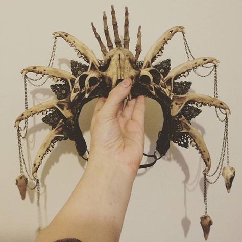 Bone Priestess headdress for a client ❤ Bone Crafts, Animal Skull, Vulture Culture, Bone Art, Bone Jewelry, Animal Bones, Dieselpunk, Post Apocalyptic, Larp