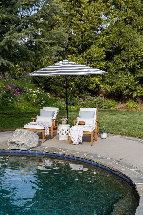 Outdoor Pool Deck Decor, Outdoor Seating Area By Pool, Pool Area Seating Ideas, Pool Side Furniture Ideas Backyard, Backyard Poolside Ideas, Small Pool Patio Decorating Ideas, How To Decorate Around Pool Area, Poolside Umbrella Ideas, Pool Seating Area Backyard Ideas