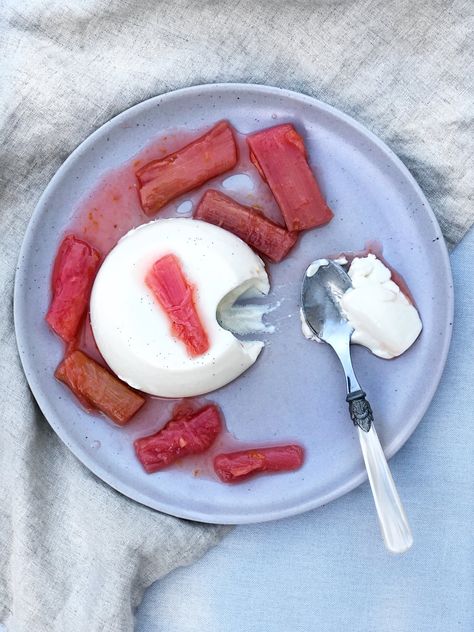 VANILLA PANNACOTTA WITH ORANGE & GINGER POACHED RHUBARB - DESERT ISLAND DISHES Poached Rhubarb, Rhubarb Juice, Easy Pudding Recipes, Easy Puddings, Promise Me, Desert Island, Pudding Recipes, Cream And Sugar, Puddings