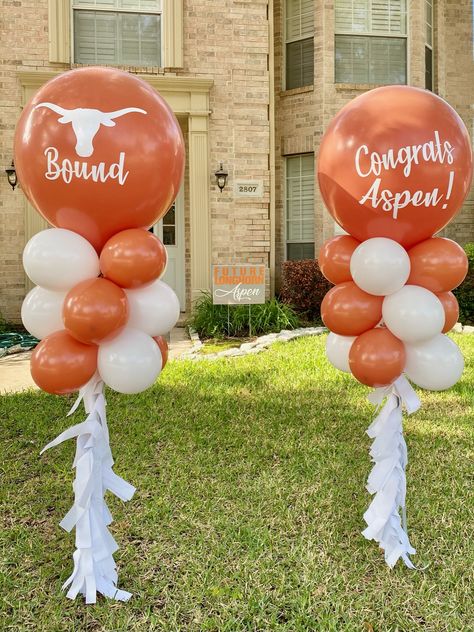 Ut Party Decorations, Balloon Wall Graduation, College Balloon Garland, Ut Austin Graduation Party Ideas, Ut Graduation Party, Grad Party Balloons, Longhorn Party Ideas, College Balloons, Longhorn Party