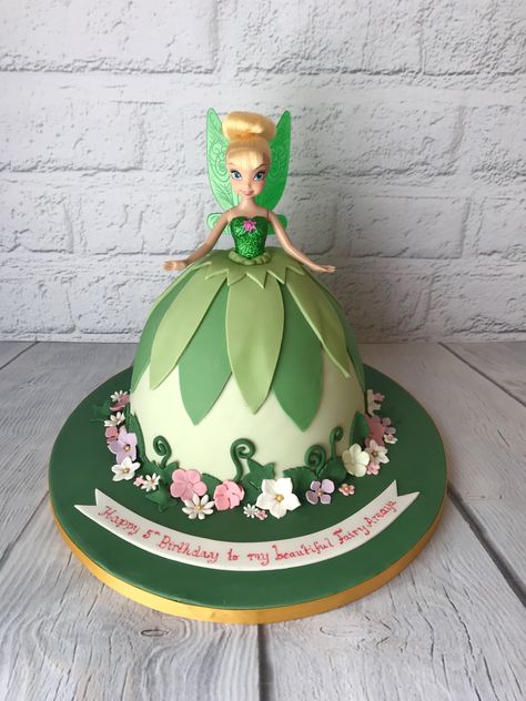 Tinkerbell Doll Cake, Happy Birthday Cake Girl, Pink Birthday Cake Ideas, Barbie Themed Cake, Tinkerbell Birthday Cakes, Doll Cake Designs, Cake Barbie, Barbie Doll Birthday Cake, Tinkerbell Doll