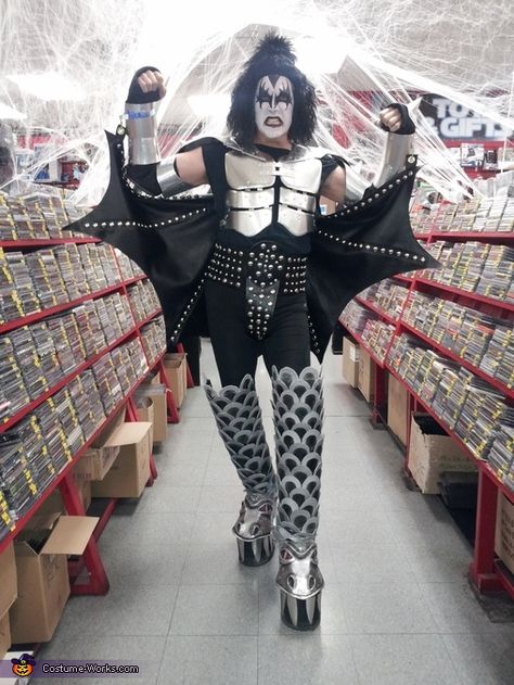 The Demon from KISS - 2013 Halloween Costume Contest via @costumeworks Kiss Costume Diy, Kiss Band Costume, Gene Simmons Costume, Rock N Roll Outfit, Kiss Halloween Costumes, Rock Costume, Banda Kiss, Demon Costume, Kiss Costume