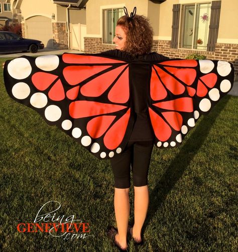 Butterfly Costume | BeingGenevieve.com These DIY giant-size butterfly wings are a very fast and easy halloween costume to quickly put together. Free tutorial and free pattern included. Diy Butterfly Costume, Butterfly Halloween Costume, Butterfly Wings Costume, Bug Costume, Diy Wings, Kids Costumes Girls, Butterfly Costume, Diy Costumes Kids, Diy Halloween Costumes For Kids