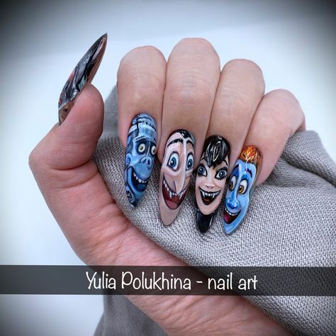 Hotel Transylvania Nails, Painting On Nails, Character Nails, Art Tutor, Cute Halloween Nails, Winter Nails Acrylic, Hotel Transylvania, Future Clothes, Black Nail Designs