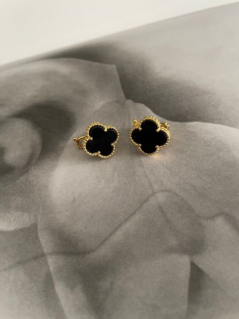 Jewellery Photo, Clover Jewelry, Clover Design, Heart Hoop Earrings, Clover Earrings, Chic Earrings, Clover Necklace, Estilo Chic, Black Necklace