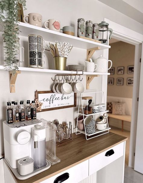 White Coffee Bar Ideas, Kaffe Station, Coffee Bar Styling, Cofee Bar, Coffee Bar Ideas Kitchen Counter, Diy Coffee Station, Coffee Station Kitchen, Coin Café, Coffee Bar Station