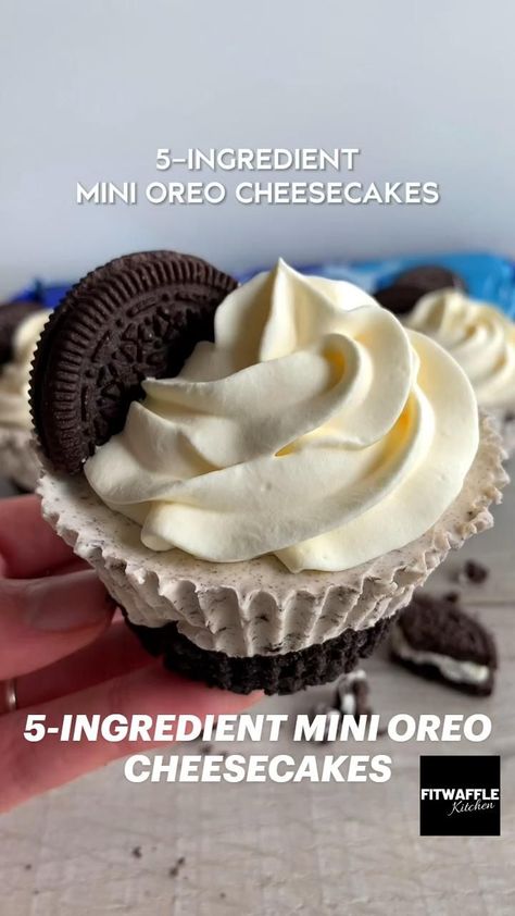 5-INGREDIENT MINI OREO CHEESECAKES | Easy baking recipes desserts, Mini desserts, Oreo recipes Easy Dessert Recipes With Ingredients At Home, Easy Bakes Recipes, Cool Things To Bake Easy, Healthy Cute Desserts, East Treat Ideas, Creative Easy Desserts, Yummy Desserts Videos, Things To Bake With Friends Desserts, Beautiful Cupcakes Decorating