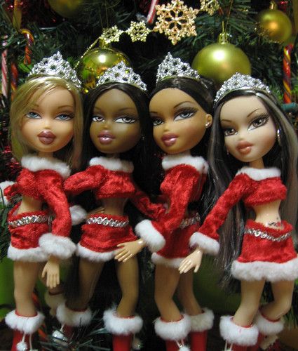 Bratz Holidays | Because they are approaching Christmas, and ... Christmas Bratz, Bratz Rock Angelz, Bratz Jade, The Bratz, Black Bratz Doll, Playlist Covers Photos, Bratz Doll Outfits, Christmas Playlist, Winter Princess