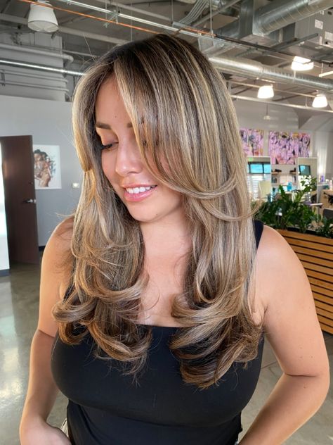 Ash Blonde Balayage On Light Brown Hair, Short Hair With Layers And Highlights, Amanda Batula Hair, Blonde Balayage Warm, Highlights Blond, Beige Blonde Balayage, Light Brunette Hair, Balayage Hair Caramel, Brown Hair Inspo