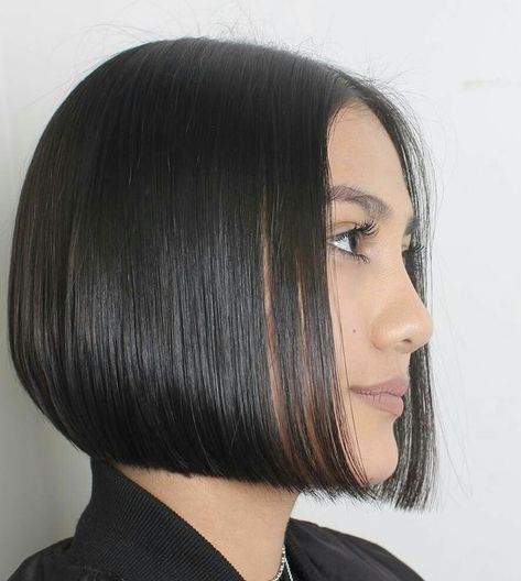 Sharp Haircut, Middle Hair, Asymmetrical Bob Haircuts, Haircut Women, Choppy Bob Hairstyles, Medium Hairstyles, Penteado Cabelo Curto, Curly Bob Hairstyles, Trending Hairstyles