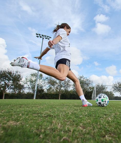 Soccer Photography Ideas, Soccer Action Shots, Soccer Photoshoot Ideas, Soccer Editorial, Sports Photography Ideas, Soccer Ads, Soccer Photoshoot, Soccer Shots, Football Woman