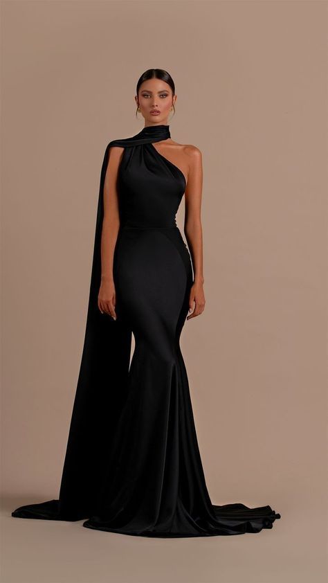 Black And Gold Evening Dress Elegant, Black Formal Evening Gown, James Bond Aesthetic Dress, Evening Black Tie Aesthetic, Elegant Ball Gowns Evening Dresses, Long Elegant Dresses Classy Gowns, Black Evening Gowns Elegant Classy, Long Wedding Guest Dresses, Luxury Gown Classy