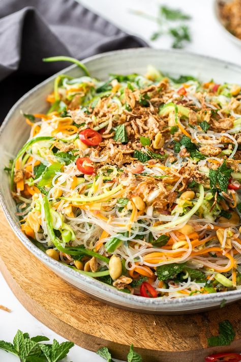 This fresh and vibrant vermicelli noodle salad is a gorgeous combination of crunchy vegetables, fresh mint and vermicelli noodles, tossed together in a deliciously punchy dressing. Served cold, this easy Asian-style salad is perfect for meal-prep and makes a terrific addition to a weeknight meal or summer BBQ. Asian Vermicelli Salad, Asian Style Recipes, Thai Style Salad, Thai Vermicelli Salad, Rice Vermicelli Salad, Thai Vermicelli Noodles, Vermicelli Salad Recipes, Vermicelli Noodle Salad, Cold Vermicelli Salad