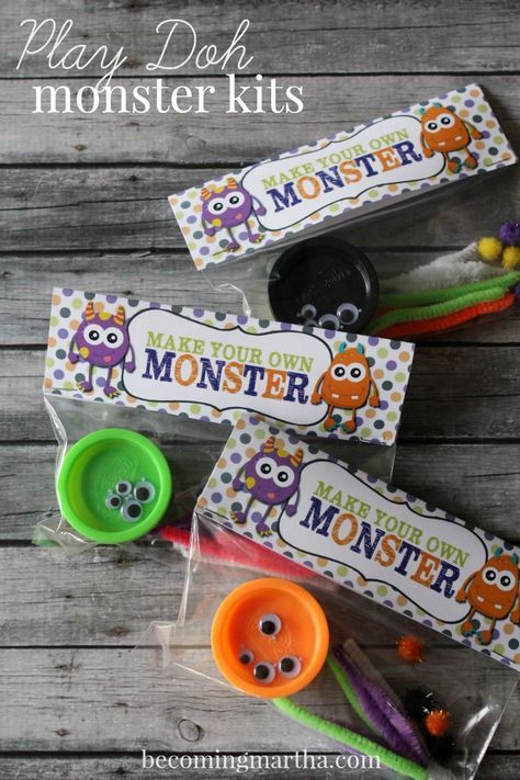 These adorable little Halloween Play-Doh Monster Kits are the perfect treat for the classroom this October - or as favors for a Monster Birthday Party! Beach Party Games, Make Your Own Monster, Halloween Class Party, Halloween Infantil, Halloween Kindergarten, Classroom Treats, Halloween Classroom, Monster Birthday Parties, Halloween Preschool