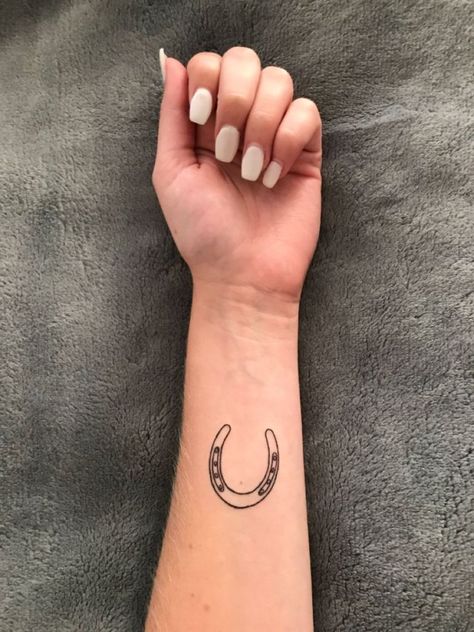 Simple Horse Shoe Tattoo, Western Stick And Poke Tattoo, Simple Horseshoe Tattoo, Tiny Horseshoe Tattoo, Pops Tattoo, Tattoo Designs Floral, Tattoo Designs Black And White, Tattoo Designs Watercolor, Tattoo Designs Mandala