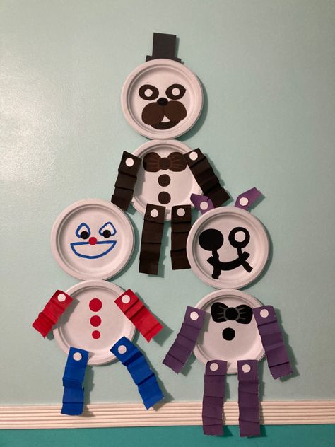 Paper Plate Pals Fnaf, Fnaf Security Breach Crafts, Fnaf Arts And Crafts, Fnaf Clay Ideas, Fnaf Birthday Party Ideas Diy, Fnaf Props Diy, Fnaf Themed Room, Fnaf Paper Pals, Fnaf Craft Ideas