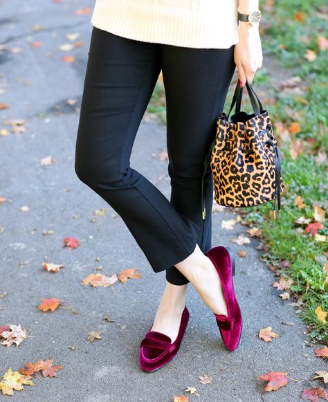 How to elevate your fall staples with luxe accessories Velvet Loafers Outfit Women, Velvet Loafers Women, Outfit Ideas Boots, Loafers Women Outfit, Loafers Outfit Women, Grown Style, Fall Footwear, Penny Pincher Fashion, Velvet Mules