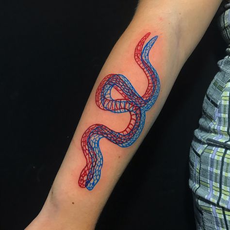 @taina.ink on Instagram. Sneake tattoo on arm, colorfull tattoo, red and blue tattoo. Trippy tattoo. 3D tattoo. Red And Blue Tattoo, Blue Ink Tattoos, Trippy Tattoo, Tattoo 3d, Solid Black Tattoo, Snake Hair, Bone Tattoos, Blue Tattoo, Red Ink Tattoos