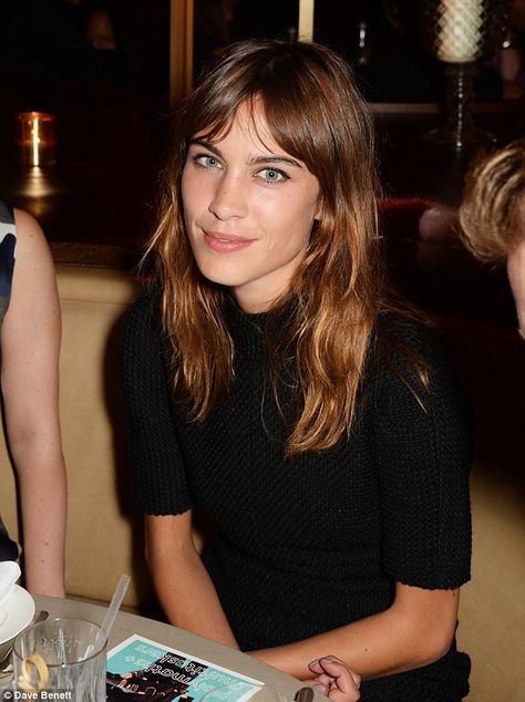 Trendsetter: Alexa Chung looked radiant in a woollen dress and natural make-up at the Business of Fashion party held at The London EDITION on Sunday night Medium Length Fringe, Alexa Chung Makeup, Alexa Chung Hair, Short Hair Highlights, Alexa Chung Style, Hair Medium, Penteado Cabelo Curto, Brown Blonde Hair, Looks Black