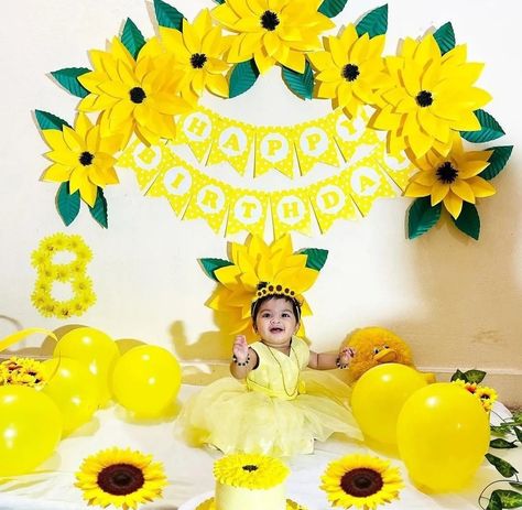 11 Month Photoshoot Ideas At Home, 8 Month Photoshoot Ideas At Home, 11th Month Baby Photoshoot Ideas, Photoshoot Ideas For Baby, Baby Fashion Girl Newborn, 8 Month Baby, Birthday Decorations At Home, Birthday Room Decorations, Baby Naming