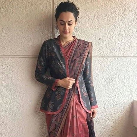 Saree Styles With Coat, Blazer Blouse Saree, Winter Blouses For Saree, Ias Saree Look, Corporate Saree Look, Saree With Blazer Formal, Corporate Saree, Saree With Blazer, Winter Saree