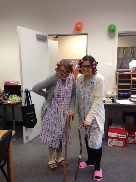 100 year old teachers on the 100th day of school! Old Lady Halloween Costume, School Teacher Outfit, Diy Group Halloween Costumes, Halloween Costumes Kids Boys, Old Lady Costume, Spirit Week Outfits, School Costume, Teacher Dresses, Club Aesthetic